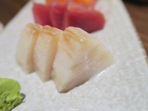 伍伍食堂：台北 捷運敦化站 伍伍食堂~香酥美味蝦頭包飯&超厚實生魚片