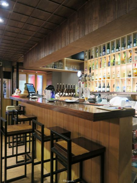 伍伍食堂：台北 捷運敦化站 伍伍食堂~香酥美味蝦頭包飯&超厚實生魚片