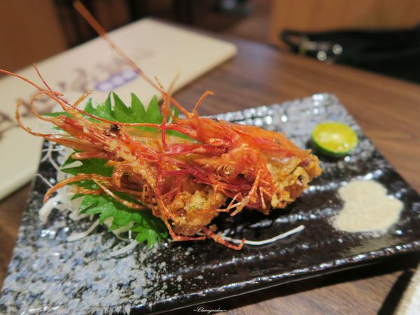 伍伍食堂：台北 捷運敦化站 伍伍食堂~香酥美味蝦頭包飯&超厚實生魚片