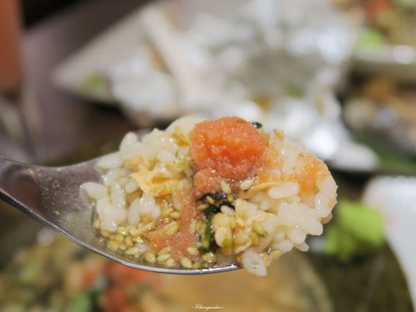 伍伍食堂：台北 捷運敦化站 伍伍食堂~香酥美味蝦頭包飯&超厚實生魚片