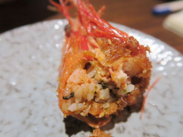 伍伍食堂：台北 捷運敦化站 伍伍食堂~香酥美味蝦頭包飯&超厚實生魚片