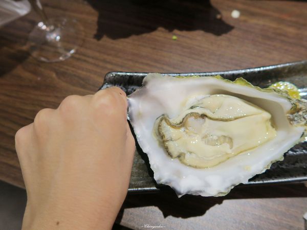 伍伍食堂：台北 捷運敦化站 伍伍食堂~香酥美味蝦頭包飯&超厚實生魚片