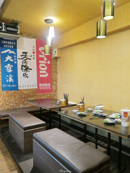 伍伍食堂：台北 捷運敦化站 伍伍食堂~香酥美味蝦頭包飯&超厚實生魚片