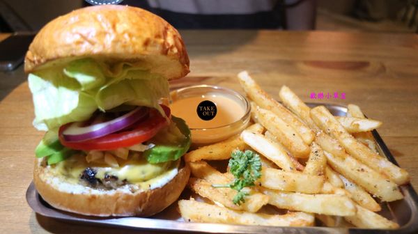 TAKE OUT burger & cafe:【台北美食】TAKE OUT美式餐廳@台北大安區/精釀啤酒/純手工漢堡