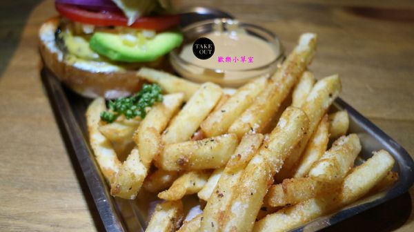 TAKE OUT burger & cafe:【台北美食】TAKE OUT美式餐廳@台北大安區/精釀啤酒/純手工漢堡
