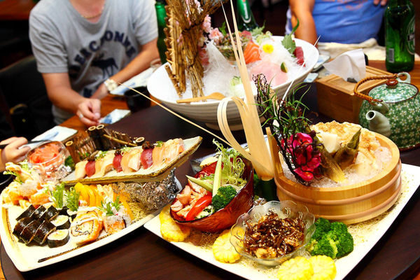 【桃園日式】樂燔日式創意料理‬-10人精緻合菜料理，共10道料理，一人才$600起，宴客最佳選擇．平價日料/桃園中正路美食/生魚片/握壽司