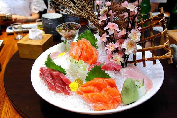 【桃園日式】樂燔日式創意料理‬-10人精緻合菜料理，共10道料理，一人才$600起，宴客最佳選擇．平價日料/桃園中正路美食/生魚片/握壽司