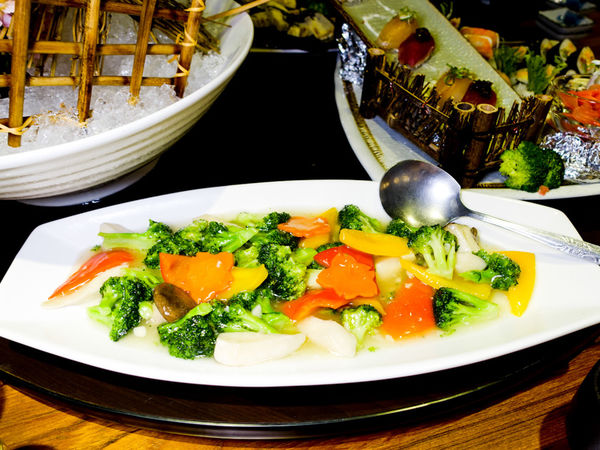 【桃園日式】樂燔日式創意料理‬-10人精緻合菜料理，共10道料理，一人才$600起，宴客最佳選擇．平價日料/桃園中正路美食/生魚片/握壽司