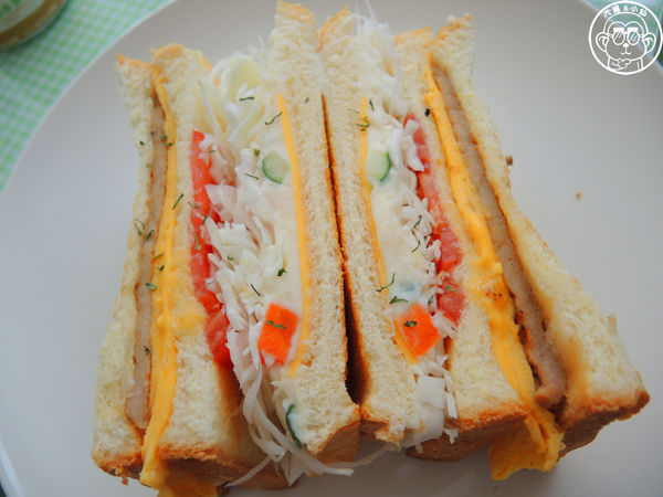 初鹿小站二店:呷飽祙【新北板橋・初鹿小站二店】純鮮乳做的吐司