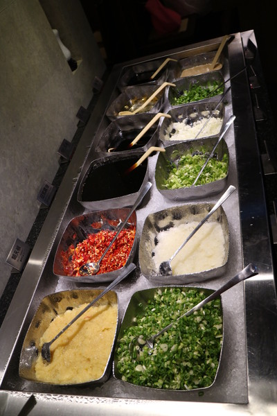 問鼎麻辣鍋養生鍋：【台北美食】一邊玩一邊吃，超優環境的問鼎麻辣鍋養生鍋@忠孝敦化站