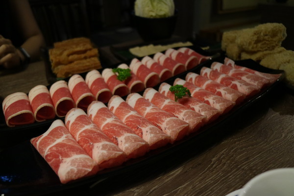 問鼎麻辣鍋養生鍋：【台北美食】一邊玩一邊吃，超優環境的問鼎麻辣鍋養生鍋@忠孝敦化站