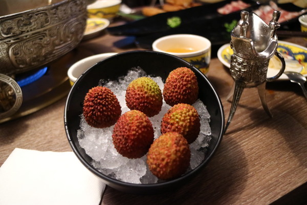 問鼎麻辣鍋養生鍋：【台北美食】一邊玩一邊吃，超優環境的問鼎麻辣鍋養生鍋@忠孝敦化站