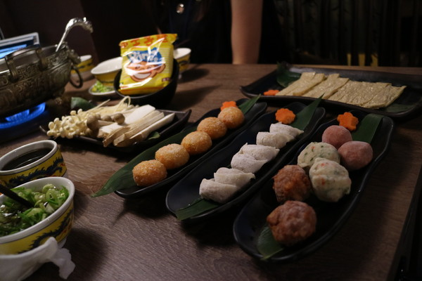 問鼎麻辣鍋養生鍋：【台北美食】一邊玩一邊吃，超優環境的問鼎麻辣鍋養生鍋@忠孝敦化站