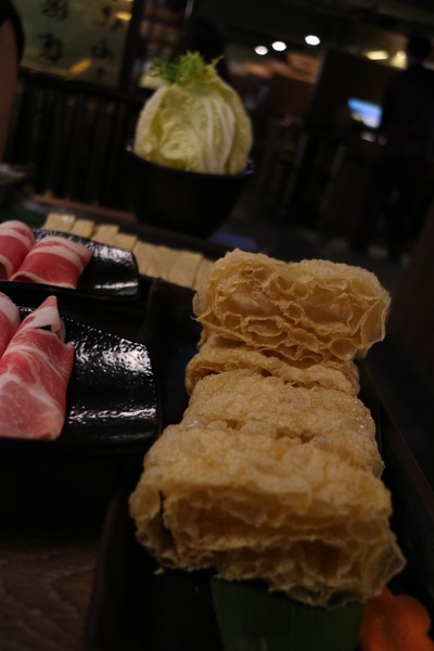 問鼎麻辣鍋養生鍋：【台北美食】一邊玩一邊吃，超優環境的問鼎麻辣鍋養生鍋@忠孝敦化站