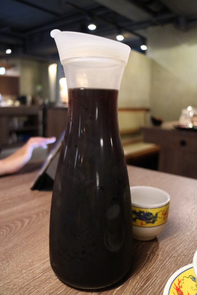 問鼎麻辣鍋養生鍋：【台北美食】一邊玩一邊吃，超優環境的問鼎麻辣鍋養生鍋@忠孝敦化站