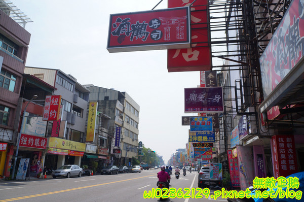酒鶴壽司：【台南-中西區】平價x日式料理..食吧丼=18種海鮮...滿千送百/平日中午丼飯特價《酒鶴壽司》