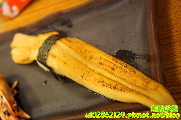 酒鶴壽司：【台南-中西區】平價x日式料理..食吧丼=18種海鮮...滿千送百/平日中午丼飯特價《酒鶴壽司》