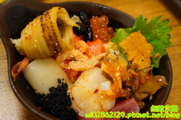 酒鶴壽司：【台南-中西區】平價x日式料理..食吧丼=18種海鮮...滿千送百/平日中午丼飯特價《酒鶴壽司》