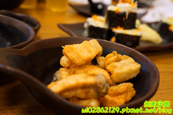 酒鶴壽司：【台南-中西區】平價x日式料理..食吧丼=18種海鮮...滿千送百/平日中午丼飯特價《酒鶴壽司》