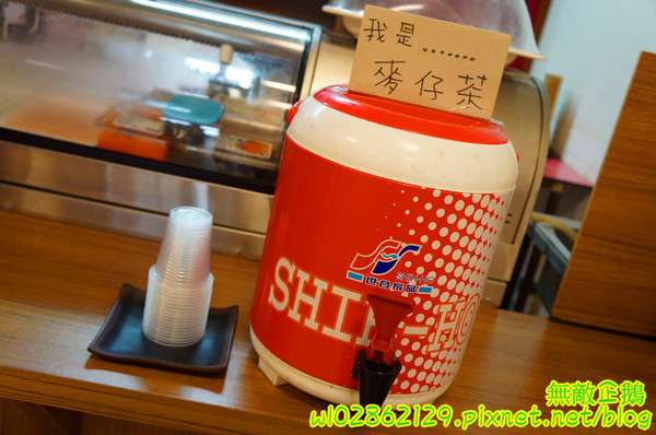 酒鶴壽司：【台南-中西區】平價x日式料理..食吧丼=18種海鮮...滿千送百/平日中午丼飯特價《酒鶴壽司》