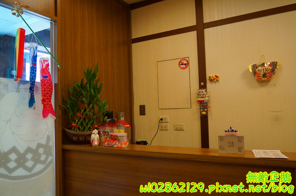 酒鶴壽司：【台南-中西區】平價x日式料理..食吧丼=18種海鮮...滿千送百/平日中午丼飯特價《酒鶴壽司》