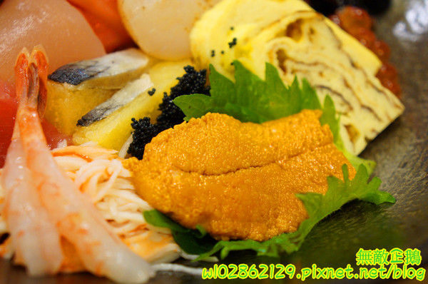 酒鶴壽司：【台南-中西區】平價x日式料理..食吧丼=18種海鮮...滿千送百/平日中午丼飯特價《酒鶴壽司》