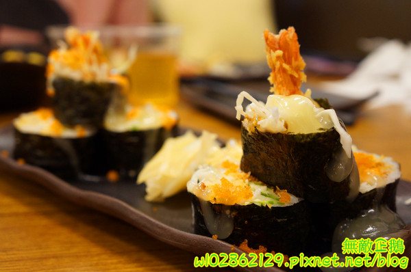 酒鶴壽司：【台南-中西區】平價x日式料理..食吧丼=18種海鮮...滿千送百/平日中午丼飯特價《酒鶴壽司》