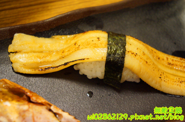 酒鶴壽司：【台南-中西區】平價x日式料理..食吧丼=18種海鮮...滿千送百/平日中午丼飯特價《酒鶴壽司》