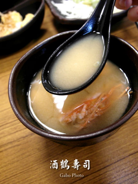 酒鶴壽司：【台南】酒鶴壽司，日式料理／男子漢の食吧丼！足足18種澎湃食材！