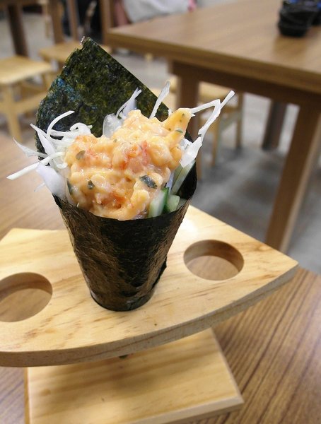 酒鶴壽司：【台南】酒鶴壽司，日式料理／男子漢の食吧丼！足足18種澎湃食材！