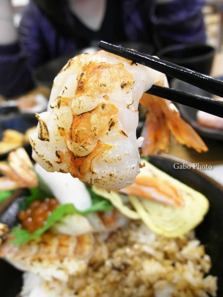 酒鶴壽司：【台南】酒鶴壽司，日式料理／男子漢の食吧丼！足足18種澎湃食材！