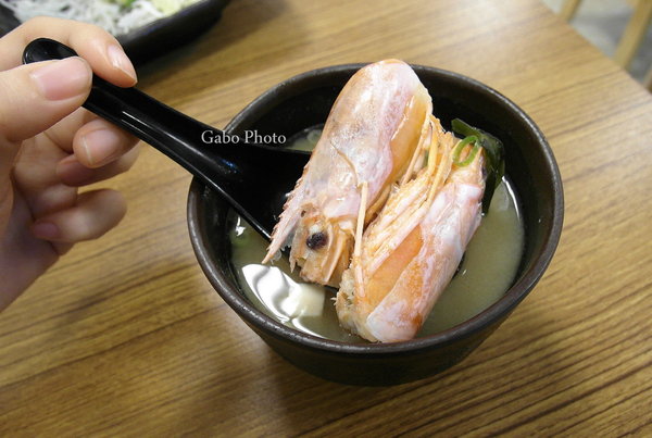 酒鶴壽司：【台南】酒鶴壽司，日式料理／男子漢の食吧丼！足足18種澎湃食材！