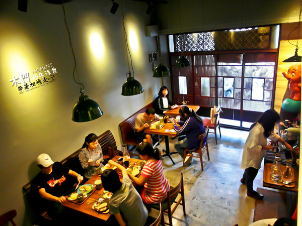 木門朝午洋食 MOMENT：台南 中西區． 舒適老房子有著美味鬆餅   木門朝午洋食 MOMENT
