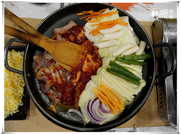 OMAYA(桃園莊敬店):【桃園 韓式料理】春川炒雞創始店在桃園~滿滿起司搭上酸辣韓式炒雞,還有可愛的棉花糖泡泡