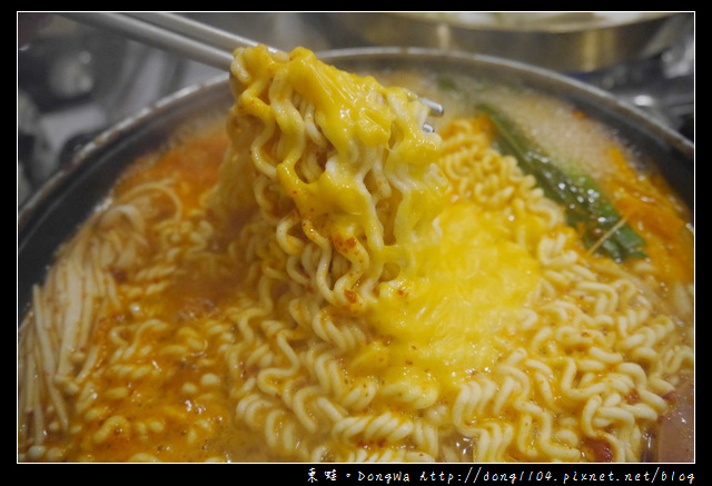 【桃園食記】全台第一間創始店|起司部隊火鍋 棉花糖泡泡飲|OMAYA 春川炒雞排鍋莊敬店