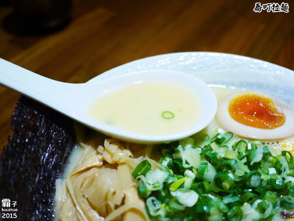 喬町拉麵：喬町拉麵，少見的濃郁雞湯系拉麵，一碗不到兩百元有叉燒還有糖心蛋～