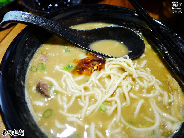 喬町拉麵：喬町拉麵，少見的濃郁雞湯系拉麵，一碗不到兩百元有叉燒還有糖心蛋～