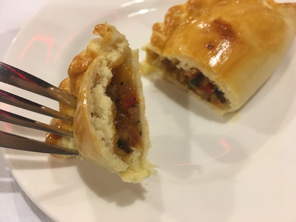 彭巴草原炭火牛排館：[台北食記] 採預約制～彭巴草原炭火牛排館。（簡單，自然）選用新鮮食材料理、簡單香料做提味， 讓饕客們真正的品嚐到阿根廷在地料理。