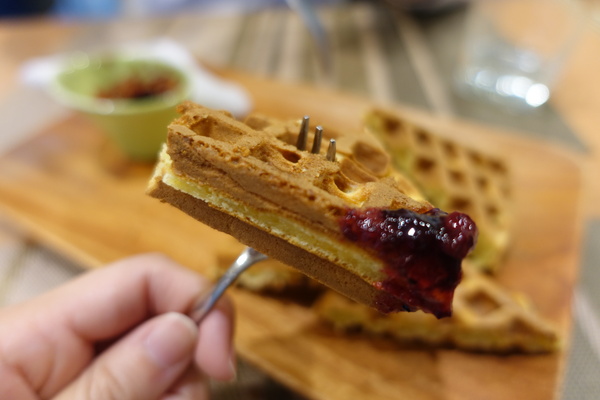 海是甜的 Honey Ocean:(胖樺食記)新北永和超推薦下午茶餐廳「海是甜的 Honey Ocean」,巧克力艾摩蛋糕好好吃/熱騰騰手工鬆餅/不加一成服務費/古巴三明治/捷運頂溪站/捷運永安市場