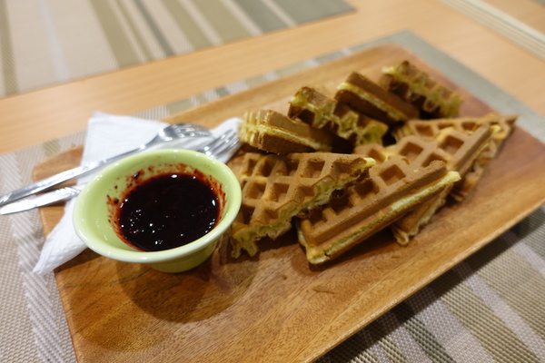 海是甜的 Honey Ocean:(胖樺食記)新北永和超推薦下午茶餐廳「海是甜的 Honey Ocean」,巧克力艾摩蛋糕好好吃/熱騰騰手工鬆餅/不加一成服務費/古巴三明治/捷運頂溪站/捷運永安市場