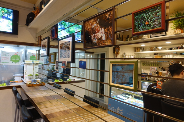 海是甜的 Honey Ocean:(胖樺食記)新北永和超推薦下午茶餐廳「海是甜的 Honey Ocean」,巧克力艾摩蛋糕好好吃/熱騰騰手工鬆餅/不加一成服務費/古巴三明治/捷運頂溪站/捷運永安市場