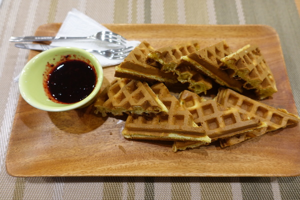 海是甜的 Honey Ocean:(胖樺食記)新北永和超推薦下午茶餐廳「海是甜的 Honey Ocean」,巧克力艾摩蛋糕好好吃/熱騰騰手工鬆餅/不加一成服務費/古巴三明治/捷運頂溪站/捷運永安市場