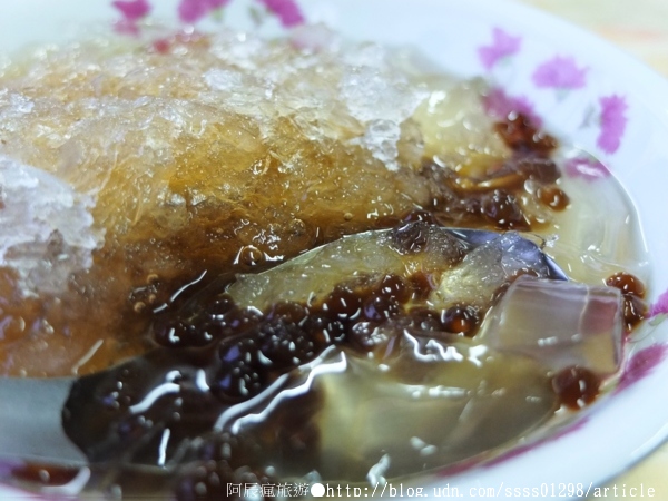 山里愛玉冰：【美食特搜。台南中西區】山里愛玉冰。天然愛玉果實製成愛玉凍 台南東門圓環旁的小冰攤