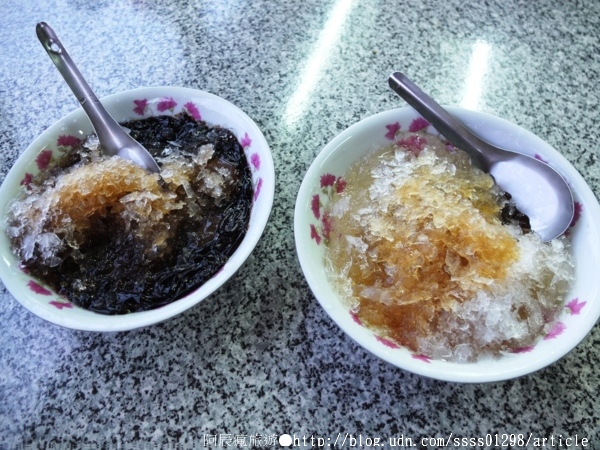 山里愛玉冰：【美食特搜。台南中西區】山里愛玉冰。天然愛玉果實製成愛玉凍 台南東門圓環旁的小冰攤