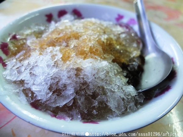山里愛玉冰：【美食特搜。台南中西區】山里愛玉冰。天然愛玉果實製成愛玉凍 台南東門圓環旁的小冰攤
