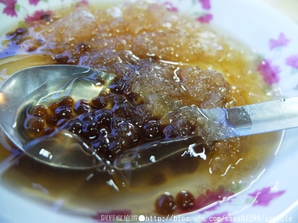 山里愛玉冰：【美食特搜。台南中西區】山里愛玉冰。天然愛玉果實製成愛玉凍 台南東門圓環旁的小冰攤