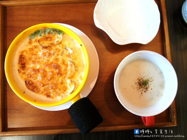 Red coffee&food:〖台中│美食〗Red coffee 對的咖啡 ❤ 強力推薦焗烤米麵,層次豐富,Q彈美味,店內還有提供比利時鬆餅、簡餐、輕食、鍋物及各式飲品唷!!