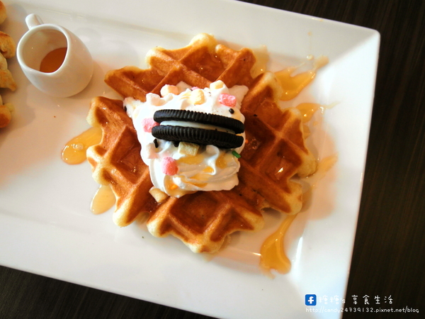 Red coffee&food:〖台中│美食〗Red coffee 對的咖啡 ❤ 強力推薦焗烤米麵,層次豐富,Q彈美味,店內還有提供比利時鬆餅、簡餐、輕食、鍋物及各式飲品唷!!