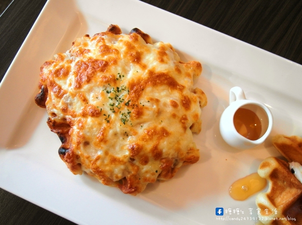 Red coffee&food:〖台中│美食〗Red coffee 對的咖啡 ❤ 強力推薦焗烤米麵,層次豐富,Q彈美味,店內還有提供比利時鬆餅、簡餐、輕食、鍋物及各式飲品唷!!