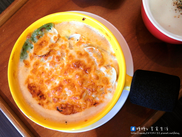 Red coffee&food:〖台中│美食〗Red coffee 對的咖啡 ❤ 強力推薦焗烤米麵,層次豐富,Q彈美味,店內還有提供比利時鬆餅、簡餐、輕食、鍋物及各式飲品唷!!